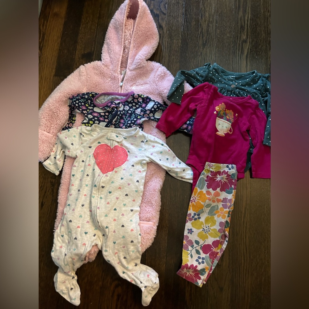 Bundle of 6-9 months baby girls clothes